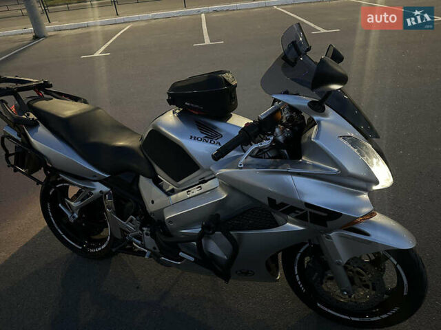 Серый Хонда VFR 800F Interceptor, объемом двигателя 0.78 л и пробегом 61 тыс. км за 4800 $, фото 1 на Automoto.ua