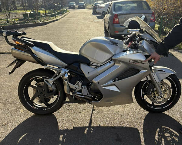 Серый Хонда VFR 800F Interceptor, объемом двигателя 0.78 л и пробегом 41 тыс. км за 4000 $, фото 1 на Automoto.ua
