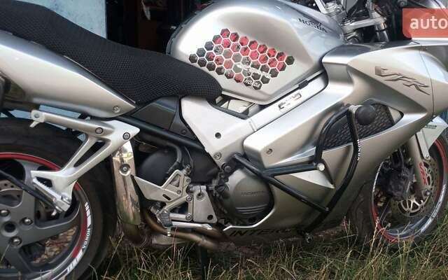 Сірий Хонда VFR 800F Interceptor, об'ємом двигуна 0.8 л та пробігом 45 тис. км за 5000 $, фото 1 на Automoto.ua