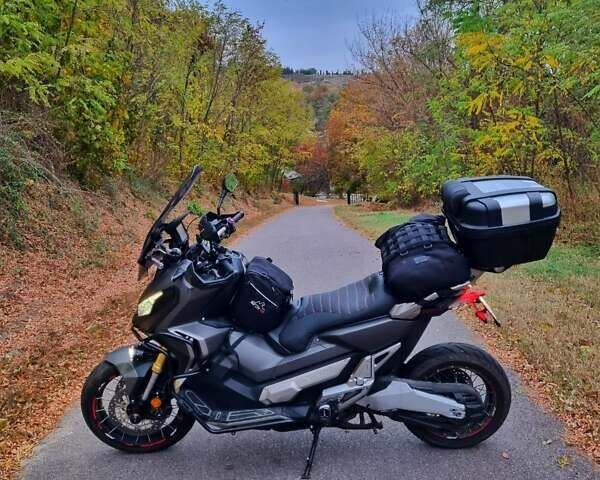 Серый Хонда X-ADV 750, объемом двигателя 0.75 л и пробегом 35 тыс. км за 11000 $, фото 1 на Automoto.ua