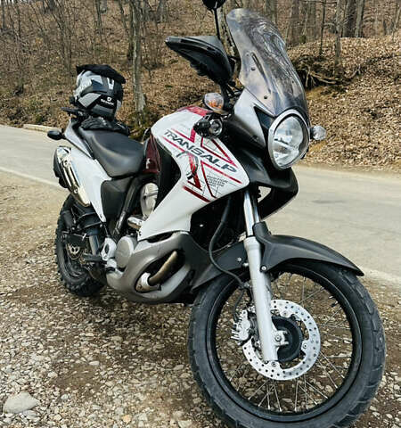 Белый Хонда XL 700V Transalp, объемом двигателя 0.7 л и пробегом 54 тыс. км за 5900 $, фото 1 на Automoto.ua