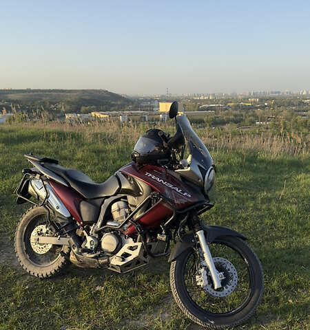 Красный Хонда XL 700V Transalp, объемом двигателя 0.7 л и пробегом 60 тыс. км за 5000 $, фото 1 на Automoto.ua