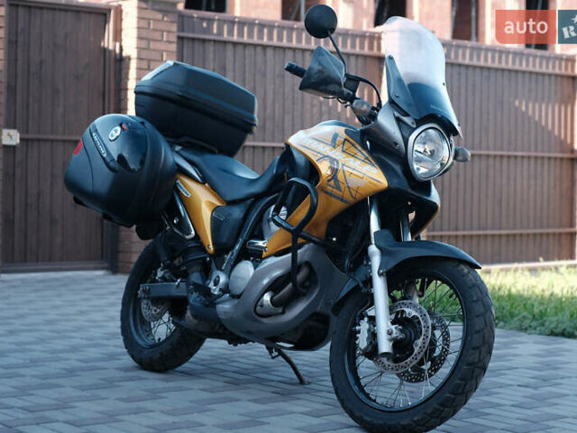 Жовтий Хонда XL 700V Transalp, об'ємом двигуна 0.7 л та пробігом 75 тис. км за 5800 $, фото 1 на Automoto.ua