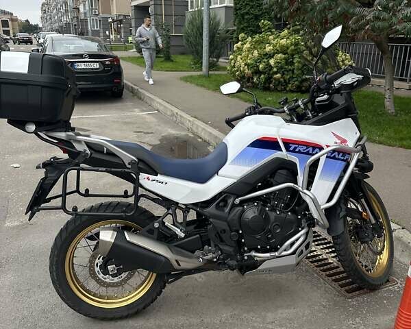 Хонда XL 750 Transalp 2023 в Киеве на Automoto.ua Белый Хонда XL 750 Transalp, объемом двигателя 0.76 л и пробегом 8 тыс. км за 12000 $, фото 1 на Automoto.ua