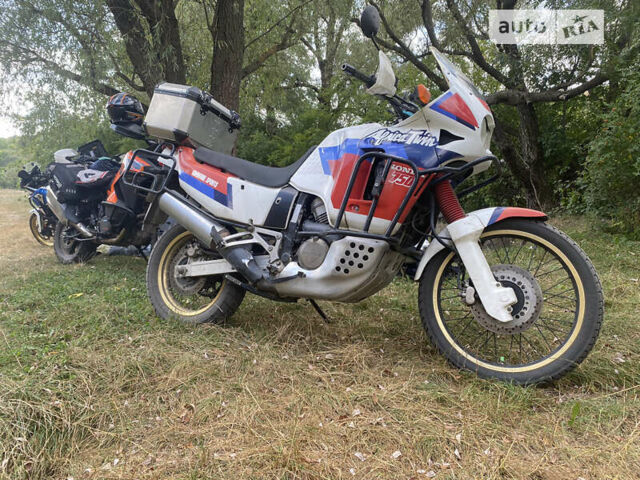 Белый Хонда XRV 750 Africa Twin, объемом двигателя 0.74 л и пробегом 124 тыс. км за 3500 $, фото 1 на Automoto.ua