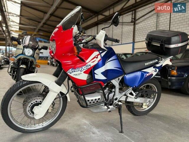 Красный Хонда XRV 750 Africa Twin, объемом двигателя 0.75 л и пробегом 21 тыс. км за 8000 $, фото 1 на Automoto.ua
