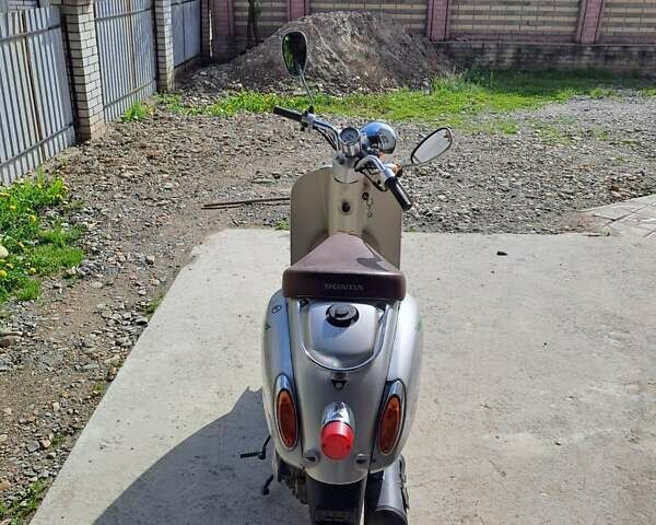 Серый Hongda Люкс, объемом двигателя 0 л и пробегом 9 тыс. км за 550 $, фото 1 на Automoto.ua
