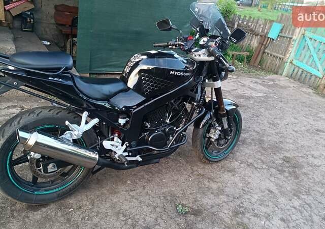 Черный Хьюсонг GT 250R, объемом двигателя 0.25 л и пробегом 44 тыс. км за 2100 $, фото 1 на Automoto.ua
