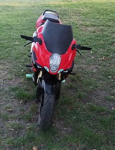 Красный Хьюсонг GT 250R, объемом двигателя 0.25 л и пробегом 41 тыс. км за 1700 $, фото 1 на Automoto.ua