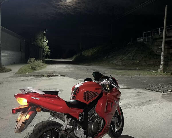 Красный Хьюсонг GT 250R, объемом двигателя 0.25 л и пробегом 61 тыс. км за 1500 $, фото 1 на Automoto.ua