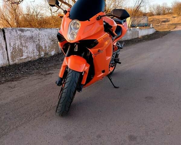 Оранжевый Хьюсонг GT 250R, объемом двигателя 0.25 л и пробегом 55 тыс. км за 1900 $, фото 1 на Automoto.ua