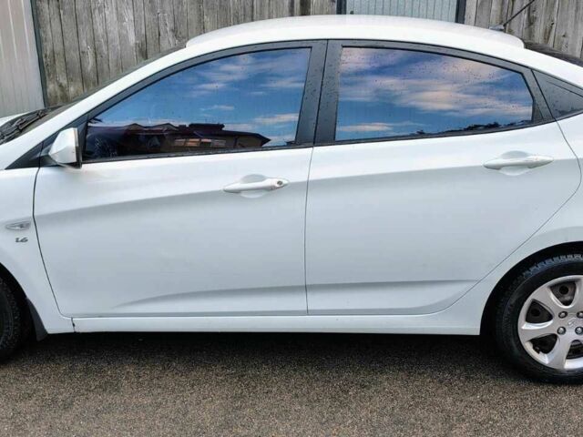 Белый Хендай Акцент, объемом двигателя 1.6 л и пробегом 283 тыс. км за 6800 $, фото 1 на Automoto.ua