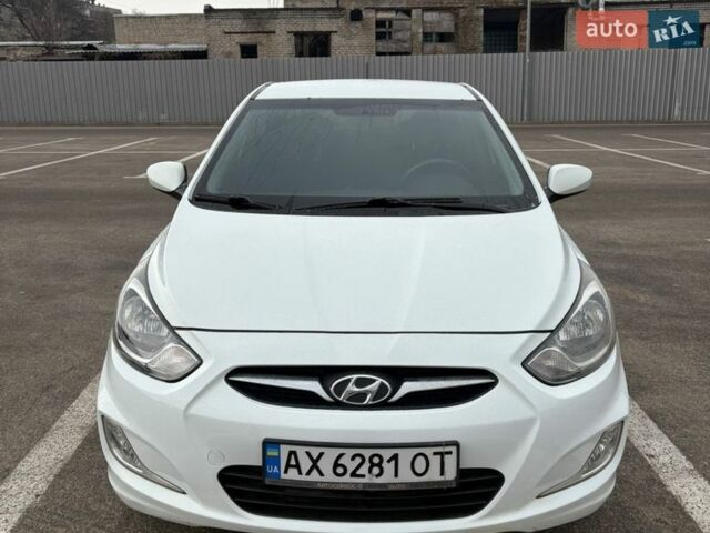 Білий Хендай Акцент, об'ємом двигуна 1.6 л та пробігом 113 тис. км за 7600 $, фото 1 на Automoto.ua