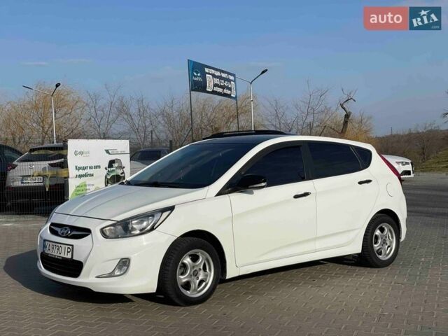 Белый Хендай Акцент, объемом двигателя 1.58 л и пробегом 182 тыс. км за 8900 $, фото 1 на Automoto.ua