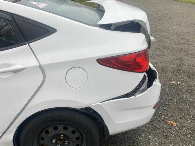 Белый Хендай Акцент, объемом двигателя 1.4 л и пробегом 94 тыс. км за 3800 $, фото 1 на Automoto.ua