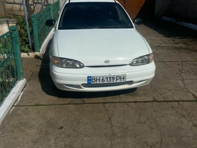 Белый Хендай Акцент, объемом двигателя 1.5 л и пробегом 400 тыс. км за 1600 $, фото 1 на Automoto.ua