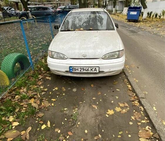 Белый Хендай Акцент, объемом двигателя 1.5 л и пробегом 100 тыс. км за 2200 $, фото 1 на Automoto.ua