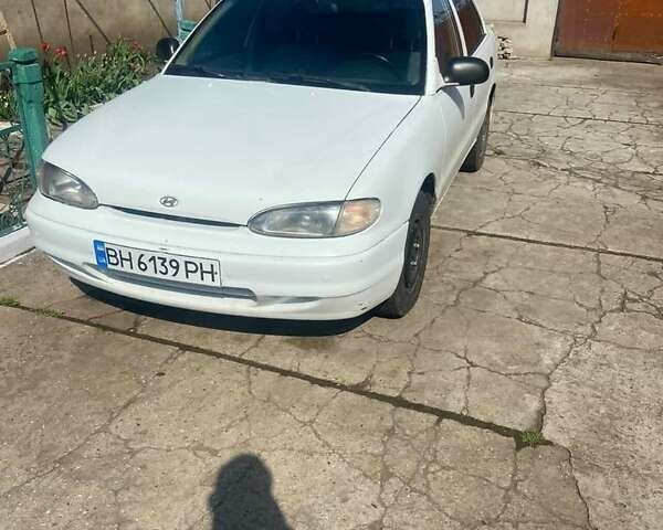 Белый Хендай Акцент, объемом двигателя 1.5 л и пробегом 400 тыс. км за 1600 $, фото 1 на Automoto.ua