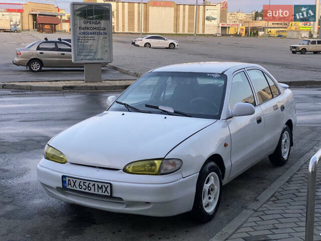 Белый Хендай Акцент, объемом двигателя 1.5 л и пробегом 320 тыс. км за 2400 $, фото 1 на Automoto.ua