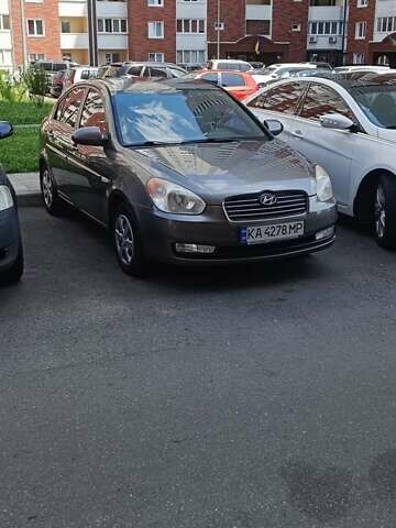 Белый Хендай Акцент, объемом двигателя 1.6 л и пробегом 275 тыс. км за 4700 $, фото 1 на Automoto.ua