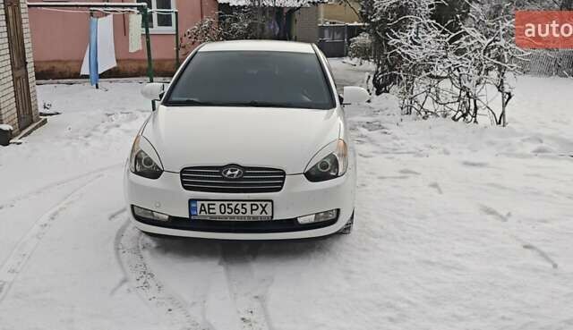 Білий Хендай Акцент, об'ємом двигуна 1.4 л та пробігом 200 тис. км за 4999 $, фото 1 на Automoto.ua