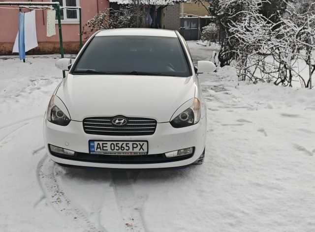 Білий Хендай Акцент, об'ємом двигуна 1.4 л та пробігом 200 тис. км за 5000 $, фото 1 на Automoto.ua