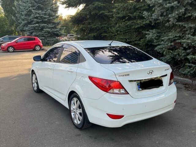 Білий Хендай Акцент, об'ємом двигуна 1.6 л та пробігом 135 тис. км за 9700 $, фото 1 на Automoto.ua