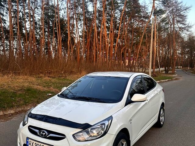 Белый Хендай Акцент, объемом двигателя 1.6 л и пробегом 250 тыс. км за 6300 $, фото 1 на Automoto.ua