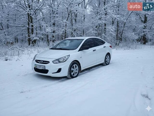 Белый Хендай Акцент, объемом двигателя 1.4 л и пробегом 160 тыс. км за 7500 $, фото 1 на Automoto.ua
