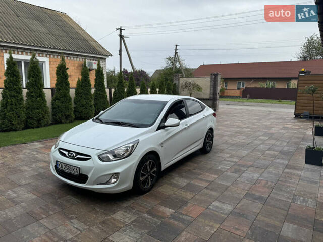 Белый Хендай Акцент, объемом двигателя 1.59 л и пробегом 160 тыс. км за 7800 $, фото 1 на Automoto.ua