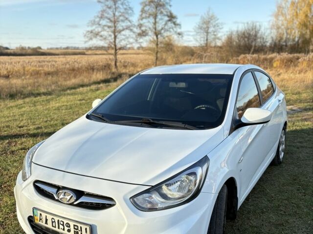 Белый Хендай Акцент, объемом двигателя 1.6 л и пробегом 240 тыс. км за 7300 $, фото 1 на Automoto.ua