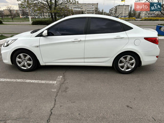 Белый Хендай Акцент, объемом двигателя 1.4 л и пробегом 140 тыс. км за 8300 $, фото 1 на Automoto.ua