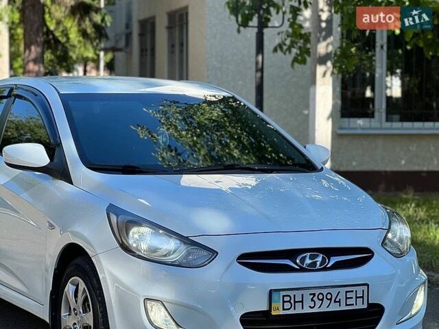 Белый Хендай Акцент, объемом двигателя 1.4 л и пробегом 115 тыс. км за 9500 $, фото 1 на Automoto.ua
