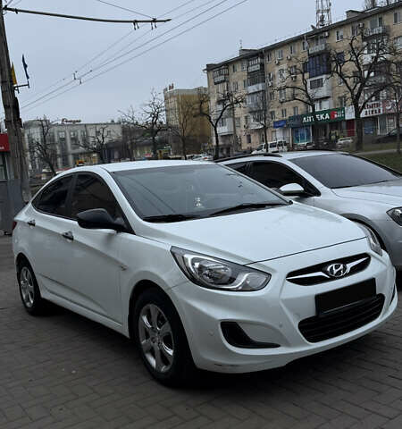 Белый Хендай Акцент, объемом двигателя 1.4 л и пробегом 151 тыс. км за 9500 $, фото 1 на Automoto.ua