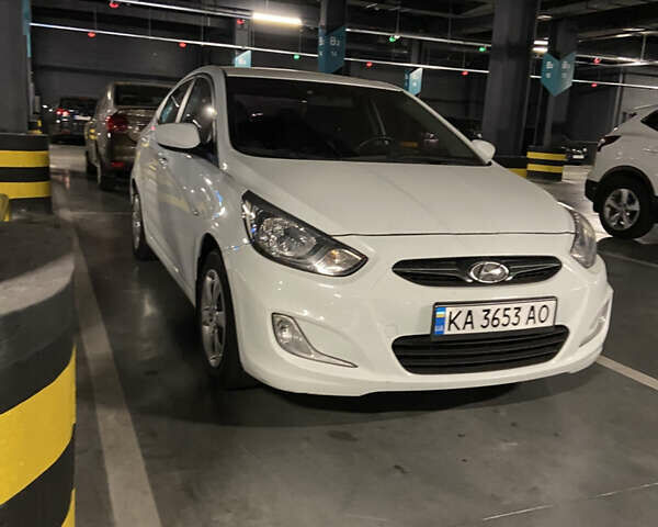 Белый Хендай Акцент, объемом двигателя 1.4 л и пробегом 114 тыс. км за 7800 $, фото 1 на Automoto.ua