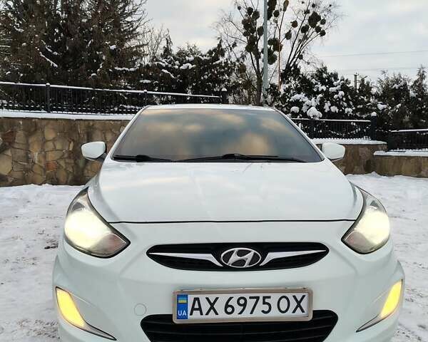 Белый Хендай Акцент, объемом двигателя 1.4 л и пробегом 270 тыс. км за 6350 $, фото 1 на Automoto.ua