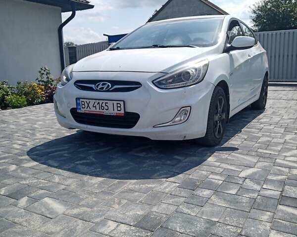 Белый Хендай Акцент, объемом двигателя 1.4 л и пробегом 220 тыс. км за 6000 $, фото 1 на Automoto.ua