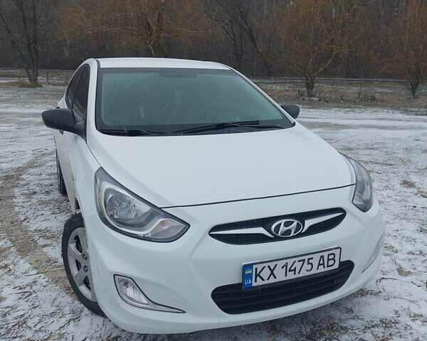 Білий Хендай Акцент, об'ємом двигуна 1.4 л та пробігом 138 тис. км за 8800 $, фото 1 на Automoto.ua