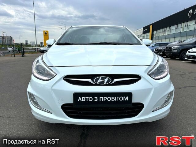 Белый Хендай Акцент, объемом двигателя 1.4 л и пробегом 180 тыс. км за 8950 $, фото 1 на Automoto.ua
