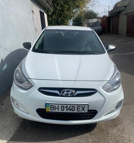 Белый Хендай Акцент, объемом двигателя 1.59 л и пробегом 120 тыс. км за 8900 $, фото 1 на Automoto.ua