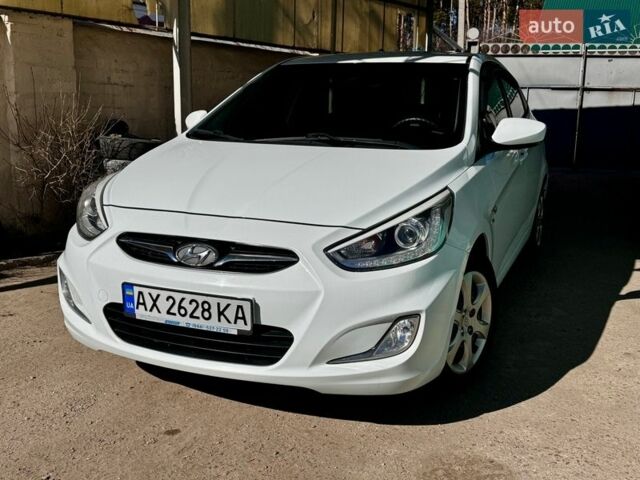 Белый Хендай Акцент, объемом двигателя 1.6 л и пробегом 86 тыс. км за 8400 $, фото 1 на Automoto.ua