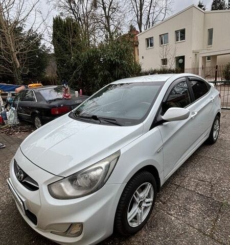 Белый Хендай Акцент, объемом двигателя 1.4 л и пробегом 144 тыс. км за 6960 $, фото 1 на Automoto.ua