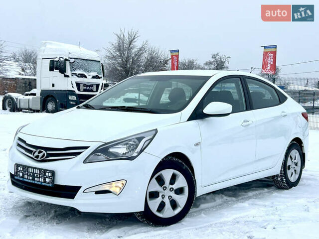 Белый Хендай Акцент, объемом двигателя 1.4 л и пробегом 122 тыс. км за 10200 $, фото 1 на Automoto.ua