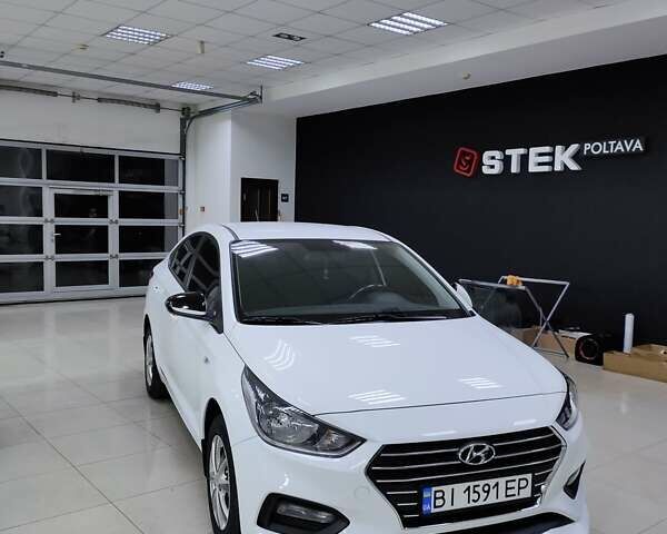 Белый Хендай Акцент, объемом двигателя 1.37 л и пробегом 53 тыс. км за 14000 $, фото 1 на Automoto.ua