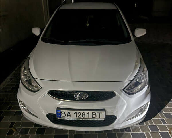 Белый Хендай Акцент, объемом двигателя 1.37 л и пробегом 57 тыс. км за 12500 $, фото 1 на Automoto.ua