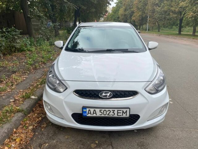 Белый Хендай Акцент, объемом двигателя 1.6 л и пробегом 185 тыс. км за 8600 $, фото 1 на Automoto.ua