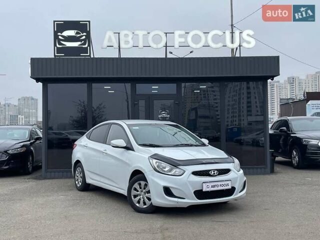 Белый Хендай Акцент, объемом двигателя 1.4 л и пробегом 208 тыс. км за 6990 $, фото 1 на Automoto.ua