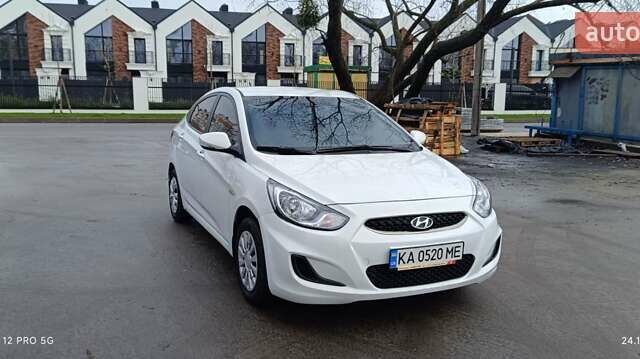 Белый Хендай Акцент, объемом двигателя 1.4 л и пробегом 235 тыс. км за 6400 $, фото 1 на Automoto.ua