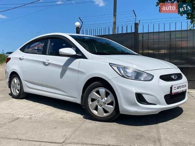 Белый Хендай Акцент, объемом двигателя 1.37 л и пробегом 267 тыс. км за 6990 $, фото 1 на Automoto.ua