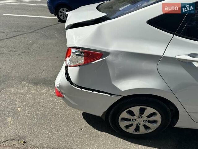 Белый Хендай Акцент, объемом двигателя 1.37 л и пробегом 105 тыс. км за 6900 $, фото 1 на Automoto.ua